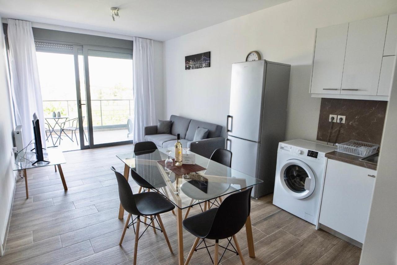 Cozy Apartment In Palaio Faliro With A Great View Athen Eksteriør billede